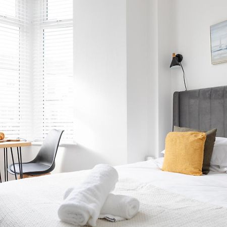 Bay City Studio Apartments Кардіфф Екстер'єр фото