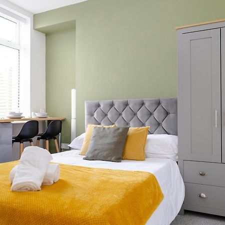 Bay City Studio Apartments Кардіфф Екстер'єр фото