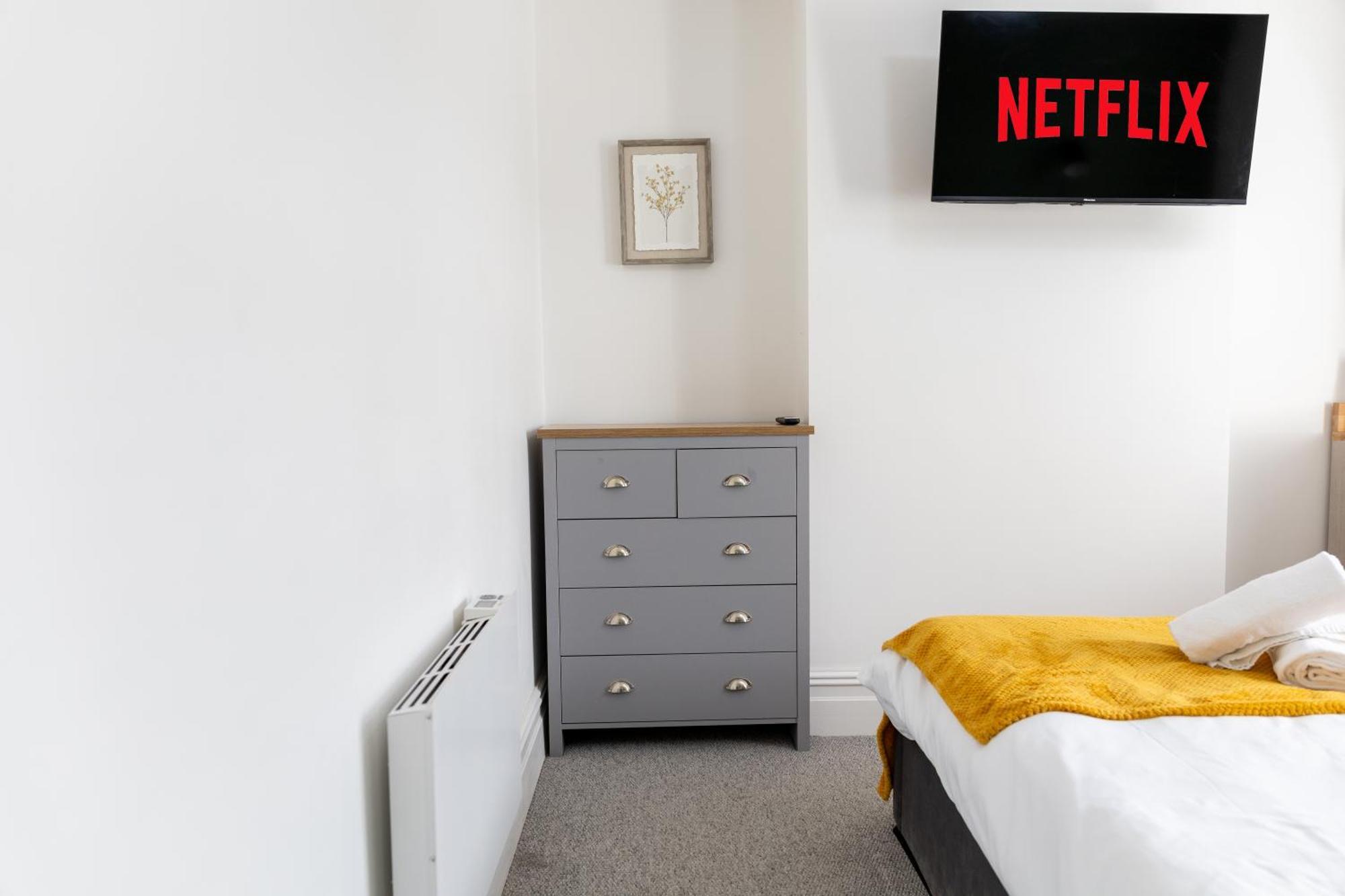 Bay City Studio Apartments Кардіфф Екстер'єр фото