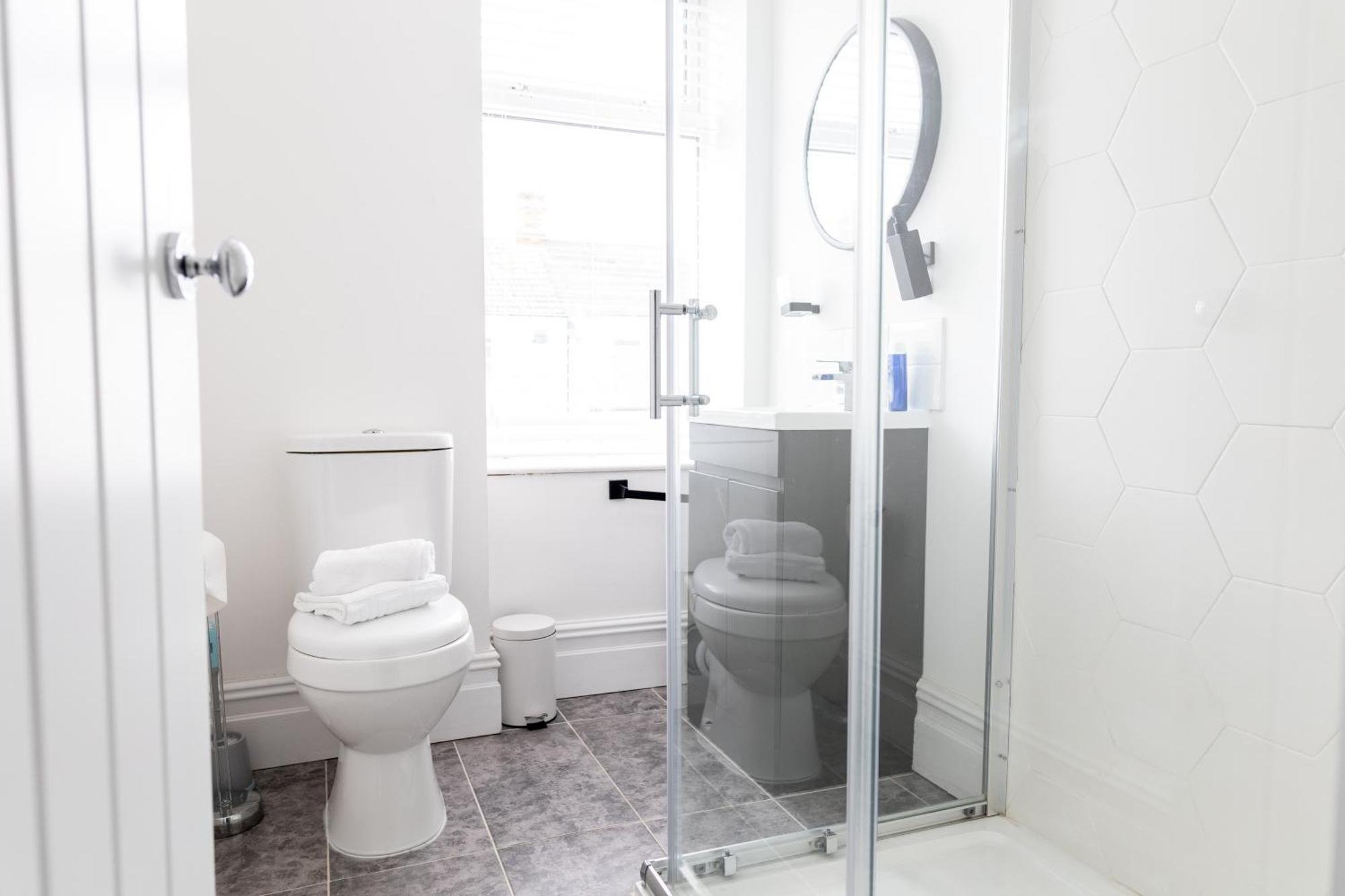 Bay City Studio Apartments Кардіфф Екстер'єр фото