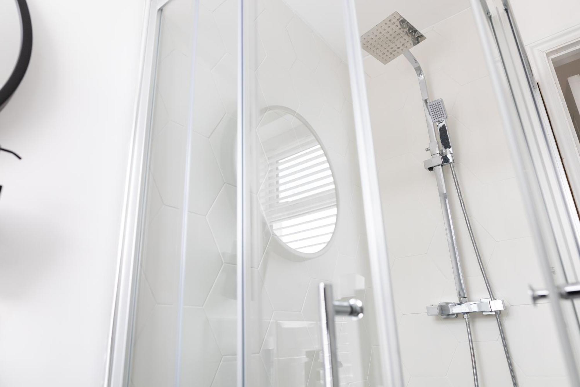 Bay City Studio Apartments Кардіфф Екстер'єр фото