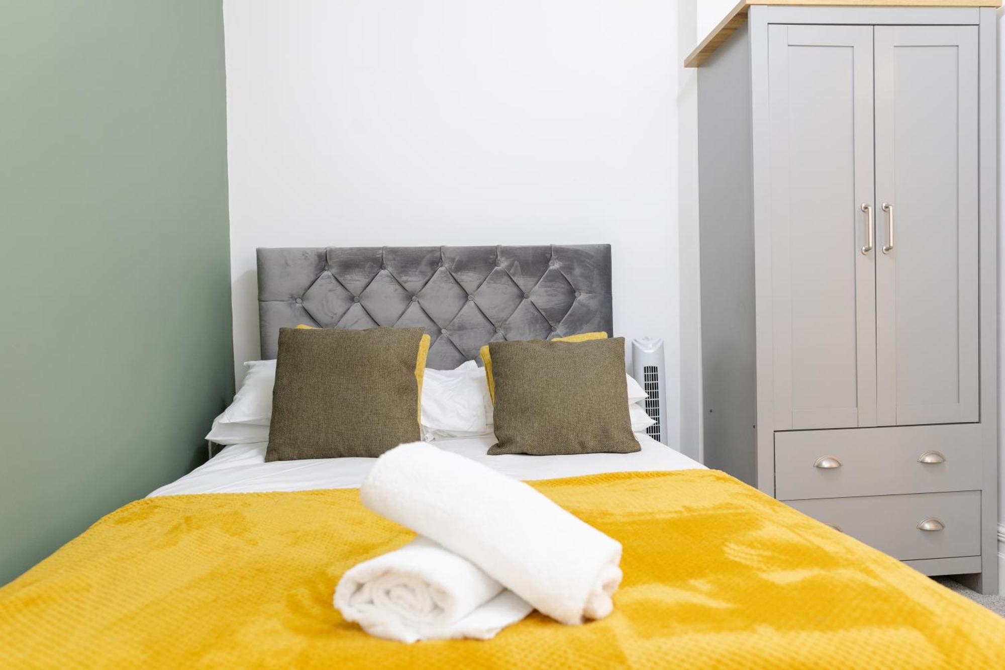 Bay City Studio Apartments Кардіфф Екстер'єр фото
