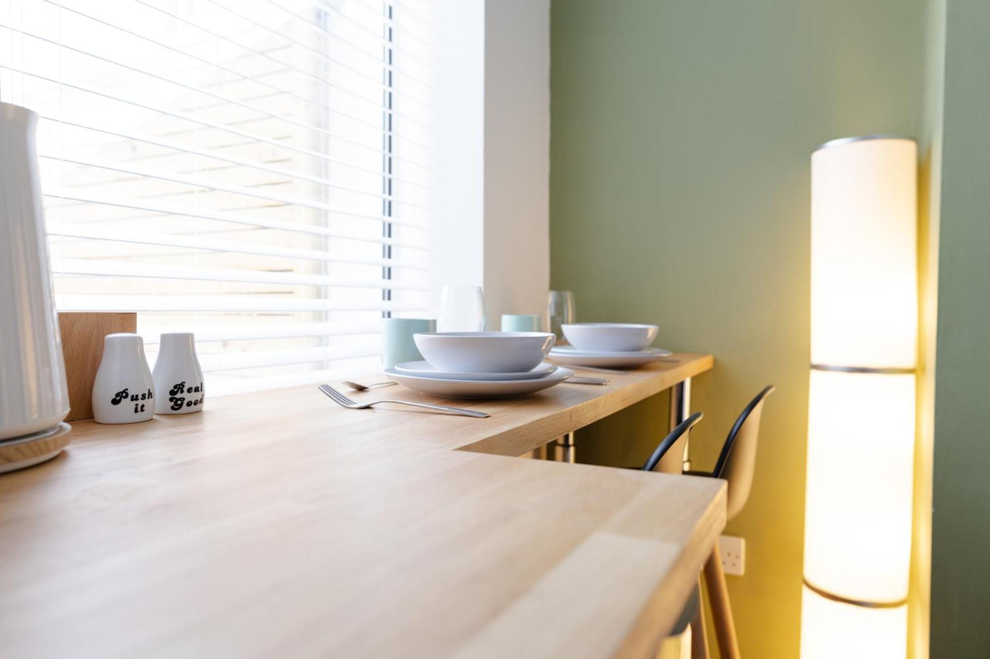 Bay City Studio Apartments Кардіфф Екстер'єр фото