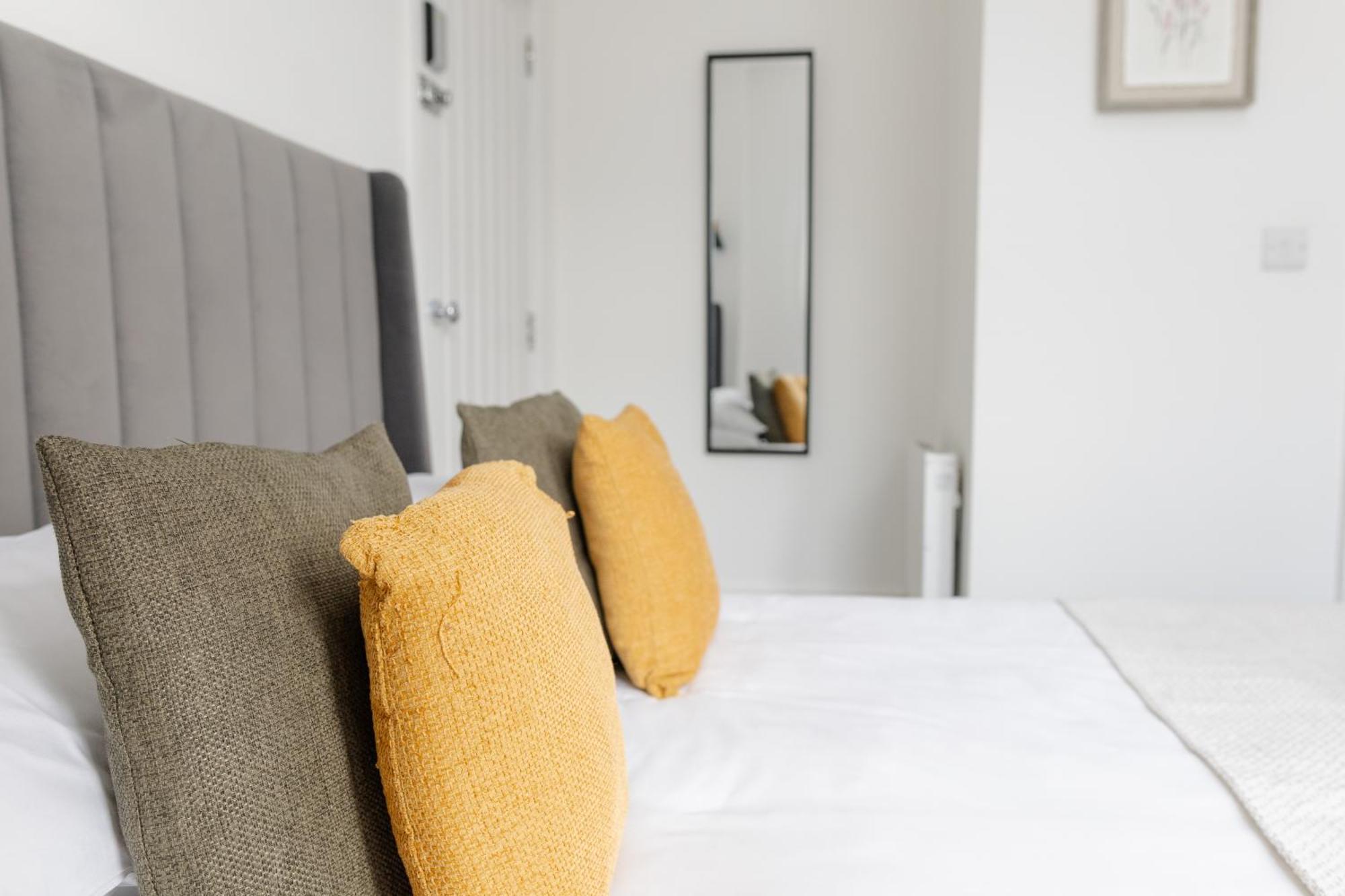 Bay City Studio Apartments Кардіфф Екстер'єр фото